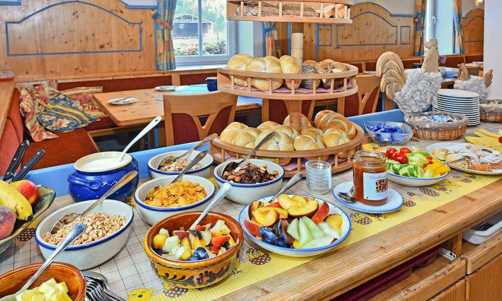 Frühstücksbuffet bei Übernachtung mit Frühstück - Hotel-Pension PILSACHHOF in Arriach - Nähe Gerlitzen-Ossiacher See in Österreich