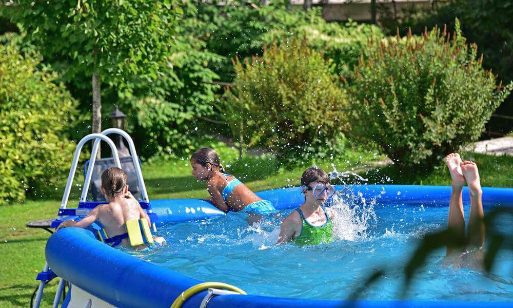 Kinder im Pool - Hotel-Pension Pilsachhof in Kärnten - Urlaub mit Kindern