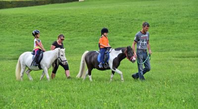 Ponyreiten mit Kindern in Kärnten - Urlaub am Pilsachhof in Arriach