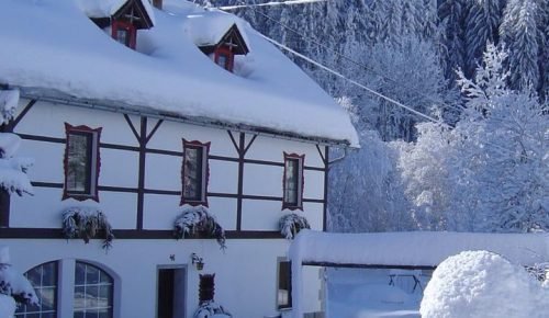 Winter in Hotel-Pension Pilsachhof in Arriach Nähe Skigebiet Gerlitzen Alpe Kärnten