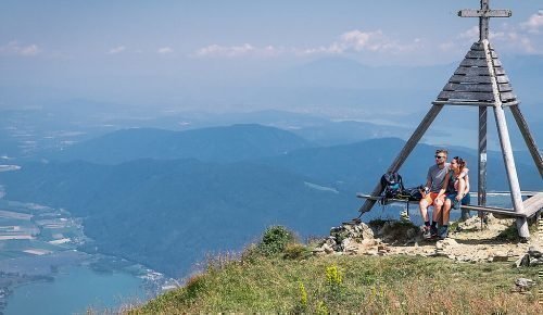 Wandern auf Gerlitzen Alpe mit herrlichem Panorama auf Ossiacher See und Kärnten - Wanderurlaub Pension Pilsachhof