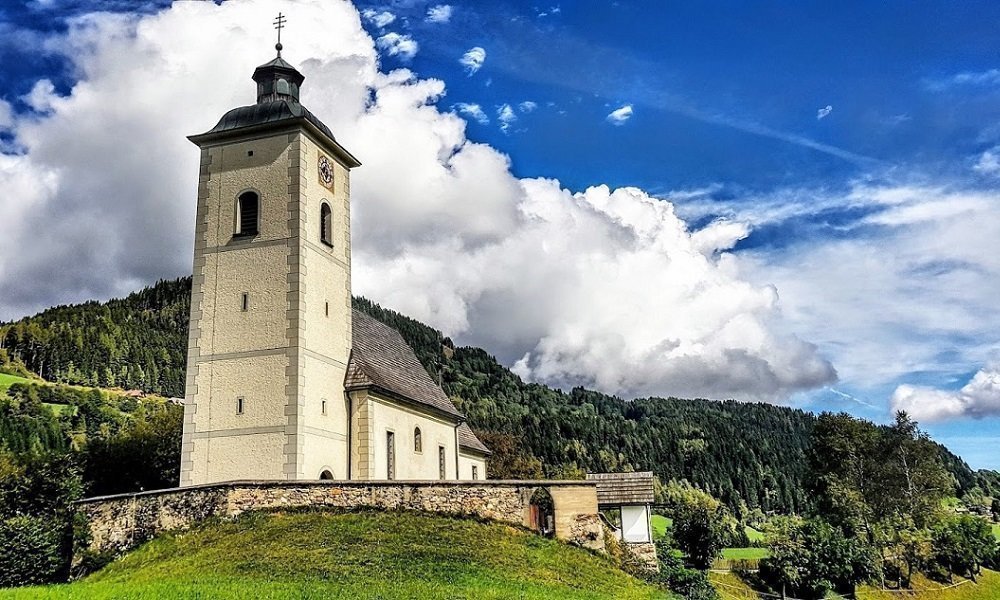 Wanderurlaub Kärnten Gerlitzen Nähe Villach am Ossiacher See Kirche Arriach