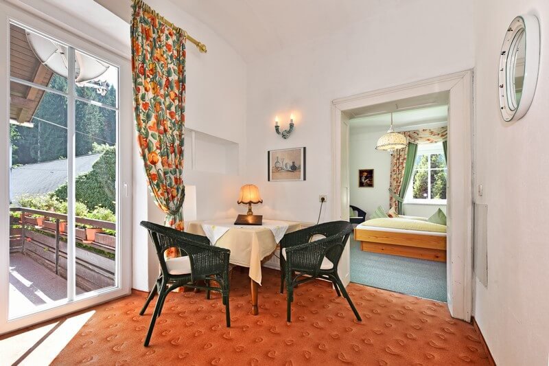 Zimmer mit viel Platz für Urlaub in Frühstückspension in Arriach Nähe Ossiacher See Kärnten