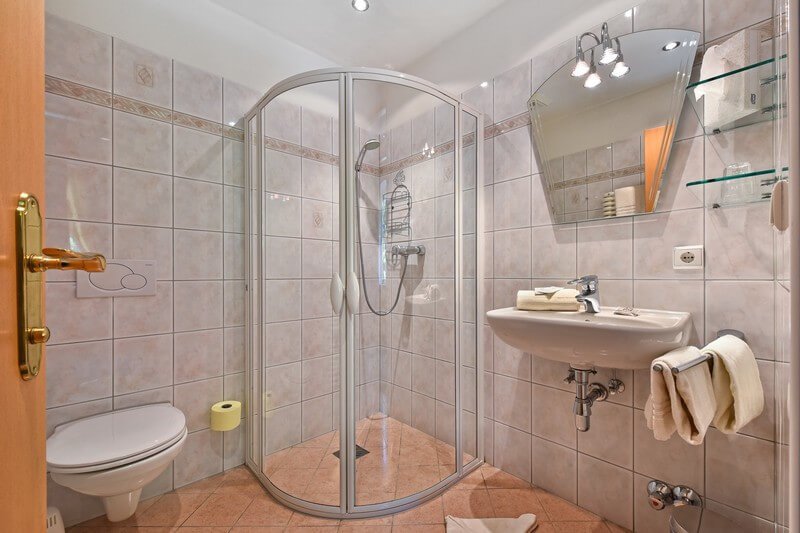 freie Zimmer mit Dusche für Paare, Senioren und Familien mit Kindern in Kärnten